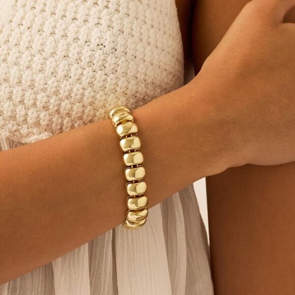 14k Gold Plated Chunky Ribbed Bracelet - Picture 3 of 4